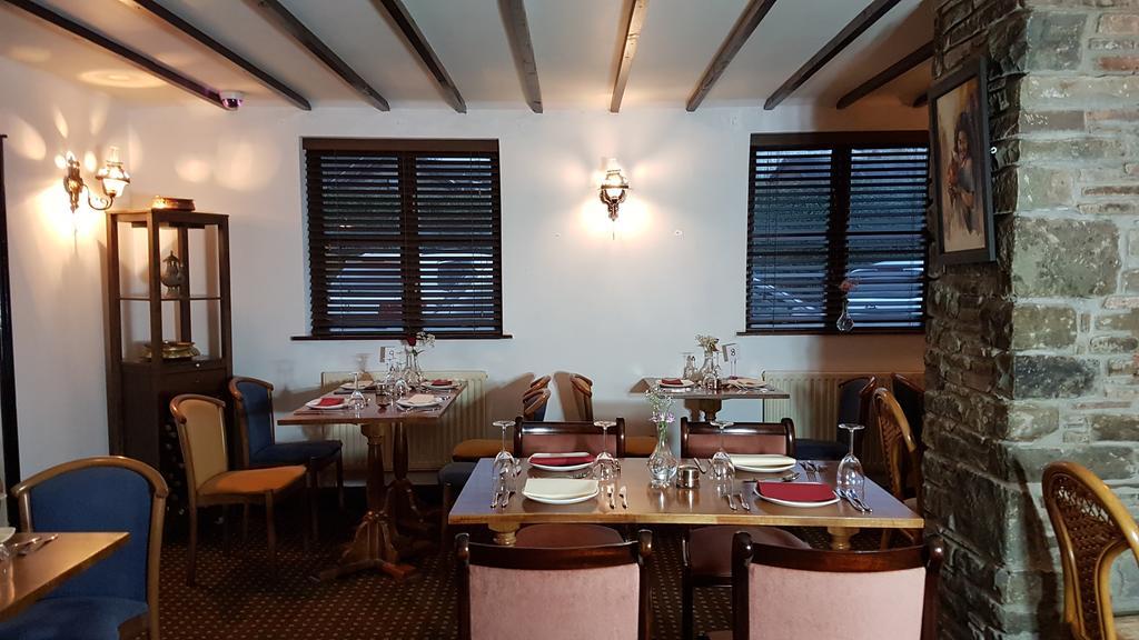 New Gurkha Inn Brecon Exteriér fotografie