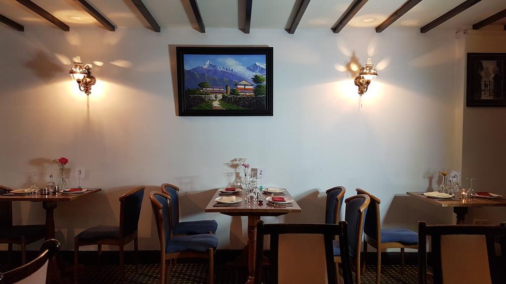 New Gurkha Inn Brecon Exteriér fotografie